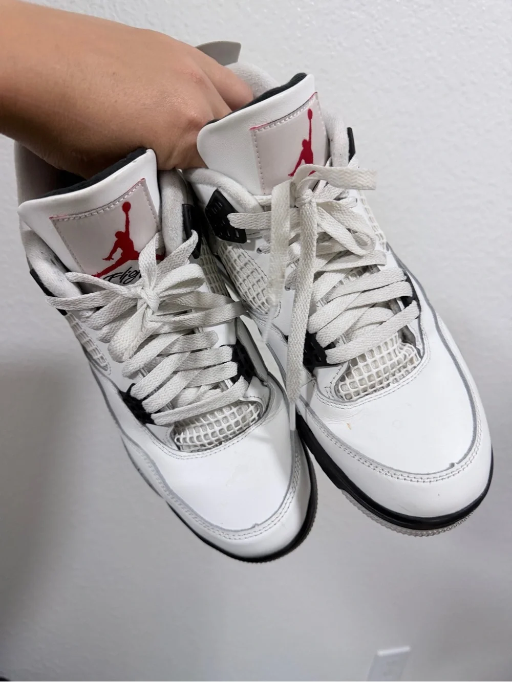 Jordan retro 4 white cement